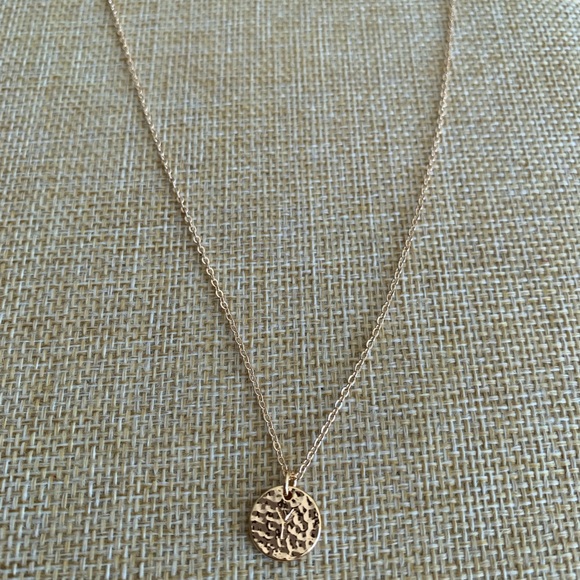 Reversible gold plated Y initial necklace. - Picture 7 of 8